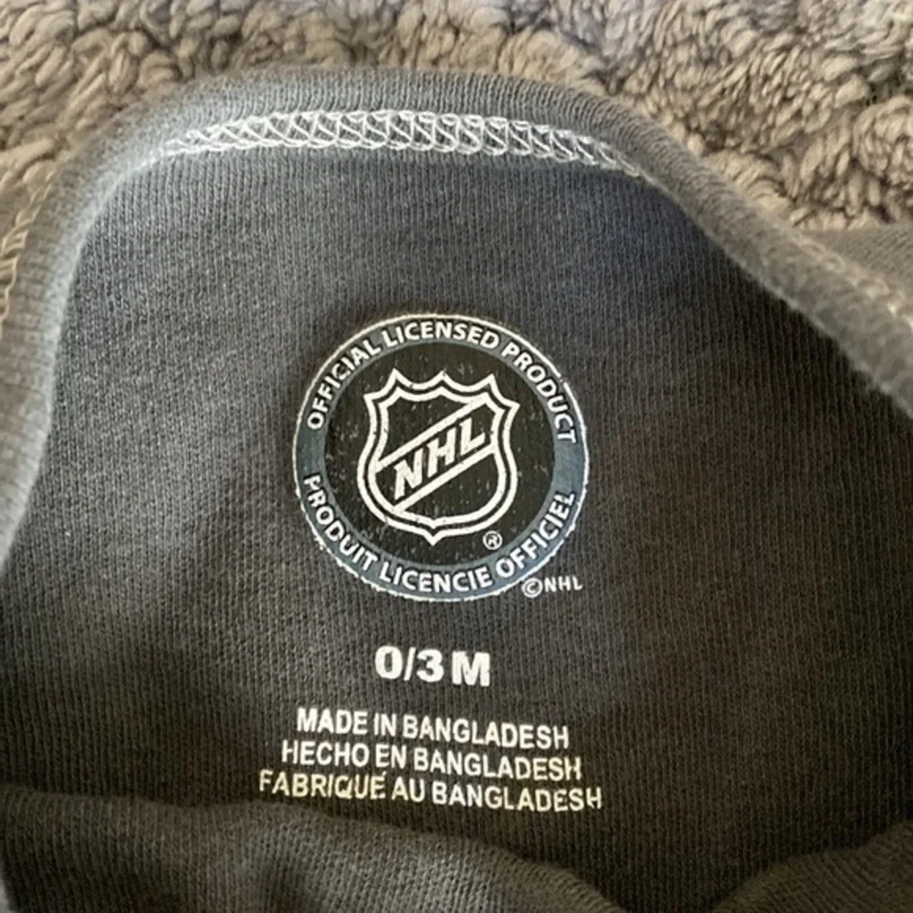 NHL VGK Vegas Golden Knights Black Bodysuit + Old Navy Jeans Size 0/3 EUC #C51